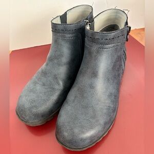 Sport Jenna Bootie size 8